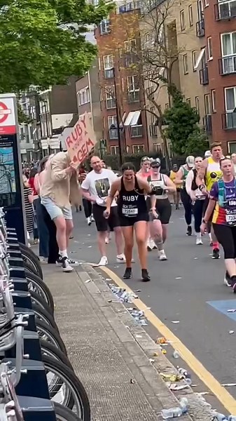 Wholesome Moments at the London Marathon