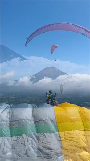 【お久しぶり富士山】青空を求めていた人たちで朝霧は大賑わい！￼#paragliding #熱海 #パラグライダー
