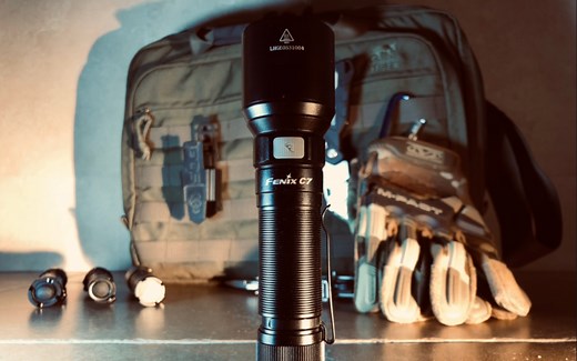 Fenix c7作业手电 体验！sst70高功率灯珠中型远射还是很舒服的