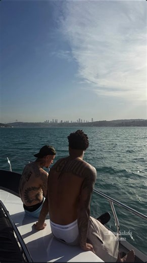 ikisinin yakin arkadas olacagi daha lang istanbul ucagindayken belliydi