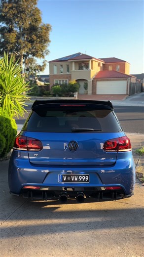 Volkswagen Golf R: Stunning Blue Car Highlights