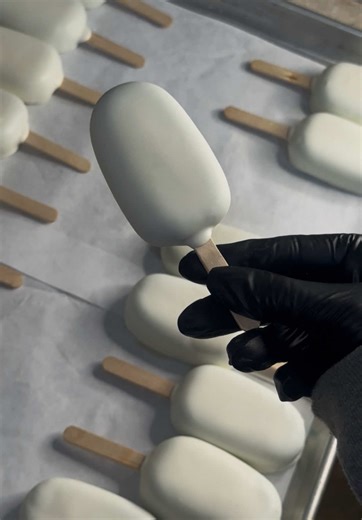 gender reveal cakesicles 🤍 | gender reveal cake