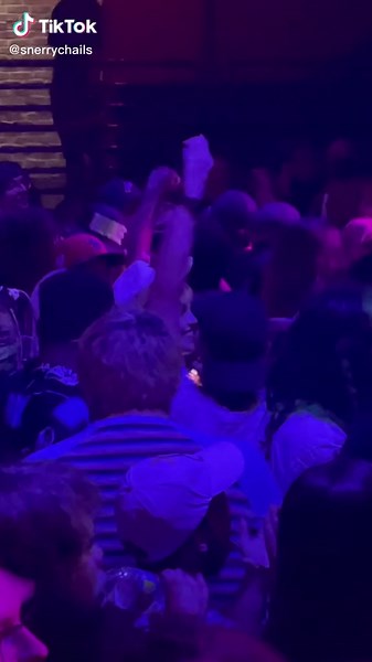 Electrifying 100Gecs Concert Crowd Experience