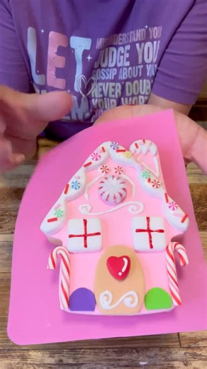 let’s build a gingerbread house using a cookie cutter I got from Amazon #craftingideas #CraftingMadeEasy #craftingfun #crafting #craftingismytherapy #craftingcommunity #CraftingJoy #craft #craftreels #in #crafters #craftersoffacebook #craftersofinstagram #EtsyStarSeller #etsystore #etsy #etsyseller #etsysmallbusiness #etsysellersofinstagram #etsyshopowner #etsyfinds #etsyshop #diycrafts #birthdayparty #diyprojects #fakebake #christmaspresent #handmadechristmas #pamscraftboutique #handmadewithlov