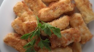 Crispy Fried Cod Fish Fillet On: vídeo stock (100% livre de direitos) 1056471584 | Shutterstock