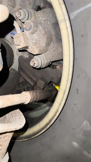 Inspection of the day Rear lateral link bad wheel bearing 2002 Ford Explorer #mechanic #automotive