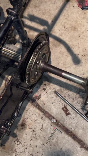 Tearing it apart tn##lt185##project##suzukilt185##spraypainting##fyp