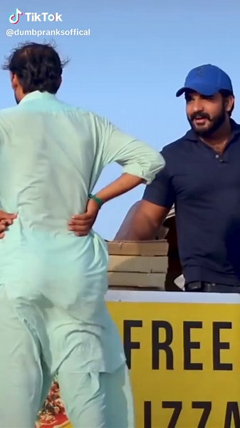 Free Pizza Pranks #dumbpranks #prankchallenge #jontysquad #bbsquad #sabziwaly #bbkivines