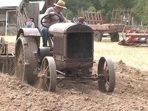 1923 Mc Cormick Deering 10/20 at work