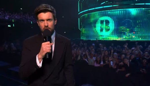 Actuación completa de #ROSALÍA esta noche en los premios BRIT 2026, en la que ha contado con la participación de #BJORK #brit #awards #new | Rosalia Fans Club España