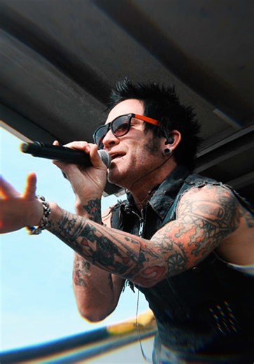 A hangover anthem became one of the biggest alt-rock hits of the 90s 🍻🎸 #Lit #MyOwnWorstEnemy #90sRock #PunkRock #AlternativeMusic