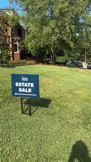 EstateSales.NET on Instagram: "All the inspo you need for your weekend plans is right here 👆️ link in bio to find sales near you 🔗🏡⁠ ⁠ ⁠ ⁠ estate sale finds, vintage decor style, thrifted home, resale finds, decor inspo, home decor, thrifting, secondhand"