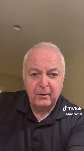 Derek Rae World Cup Commentary Gear — What He Wears for Fox Sports