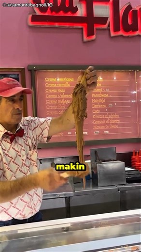 Kenapa Es Krim Ini Dibuat Sepanjang Itu?