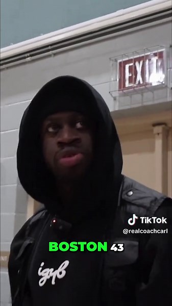 The game is ON! Fast break, thunderous dunk, and a halftime score that has the crowd buzzing. Can they maintain this energy? #Basketball #Sports #Dunk #Halftime #GameDay #viral #fypppppppppppppppppppppppppp #sac