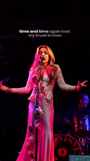 “Right On Time” live in Nashville 💕 #musicartist #nashvillemusic #independentartist #softpop