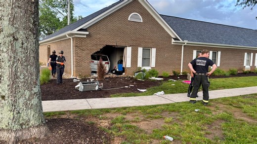 96-year-old dies at Knoxville assisted living facility after minivan crashes through wall