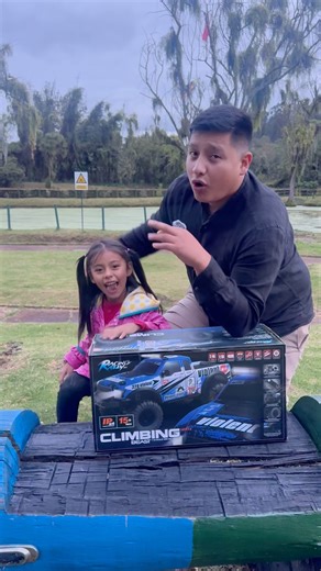 Carlos RC Colombia on Instagram: "la forma correcta de usar un carro a control remoto. no olvides comentar si te gusto #rccar #carrosacontrolremoto #juguetescoleccionables #hobbies #viral #radiocontrol #racing"