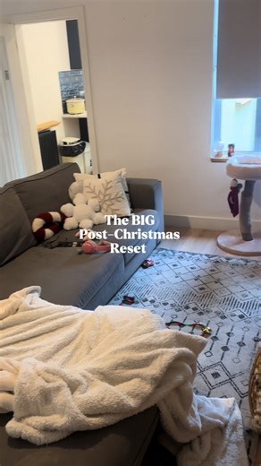 When is your tree coming down?🎄 #reset #cleanwithme #deepclean