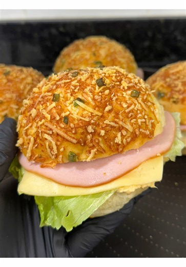 Respondendo a @𝔅𝔦𝔞🌷 SANDUÍCHE “NATURAL”😍 Idéia de lanche prático pra ter na geladeira, nesse calor🥵 Se quiserem a receita desse pão delicioso, é só comentar🥰 #sanduiche #sanduichenatural #receitadepao#paocaseiroo #paofacil