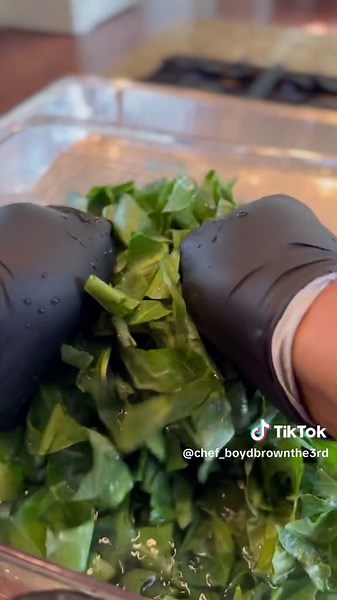 Cleaning your Collard Greens takes a little time and love! 🥬 #collardgreens #vegetables #healthyrecipes #foodtiktok