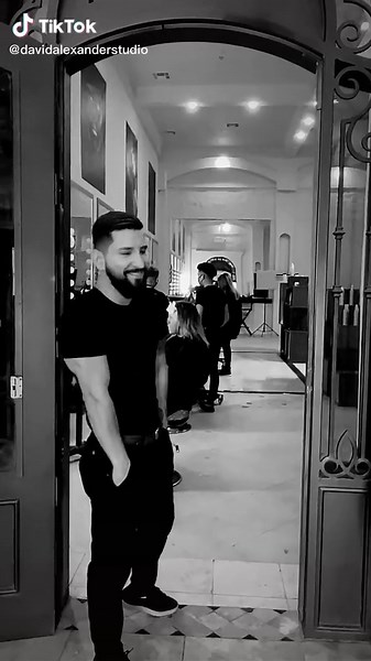 Visítanos y vive una nueva experiencia! Team #davidalexanderimagestudio #houston #texas #mastersalon