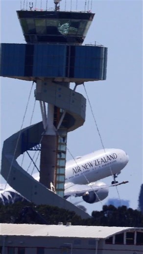 Air New Zealand NZ104 SYD-AKL ZK-OKM