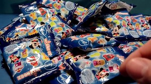 20 Disney Wikkeez SURPRISE Blind Bags Gold Mickey Mouse Rockstar Pixar BOX by Disneycollec