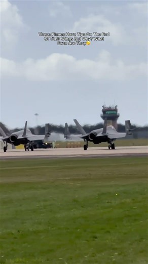 These Planes Have Wing Tips Facing Up But Why Is That The Case..😳