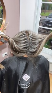 Mechas localizadas bien definidas !! Como lo llamas vos ? Mechas universales? Mechas localizadas? Mechas ombre ? Estos resultados por supuesto de la mano de @lichydessa_profesional . . . #cabello #salondebelleza #pelo #peluqueria #argentina🇦🇷 #estilistas #dessalichy #peluqueros #lichydessa #foryoupage💙 | Dessa lichy peluquería