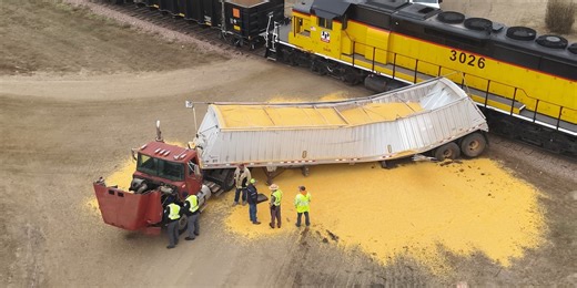 Train crashes into semi in Hudson, SD
