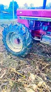 INTERNATIONAL 1056XL TRACTOR