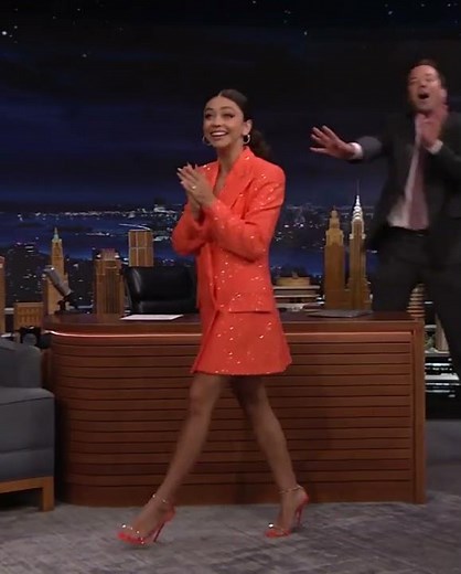 Sarah Hyland "The Tonight Show starring Jimmy Fallon" (2022) 1 of 2