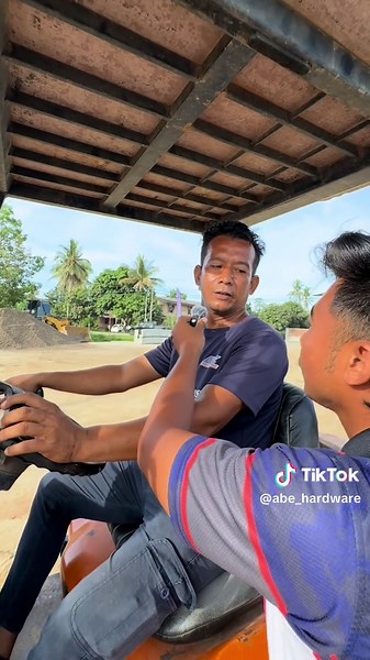 Efficient Corner Forklift for Tire Lifting