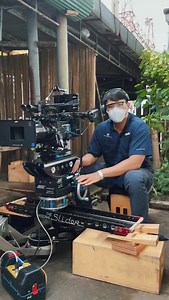 Camera Operator @koon_cine • “I’ve been asked many time to demonstrate the way “I” operate a geared head on a slider. As this type of information hasn’t really been shared or published anywhere yet. So here you go. Hope this helps.”  @society_of_camera_operators @aco_uk @learnfilmmaking . . #lfnnetwork #learnfilmmaking #setlife #cameradept #soc #filmmaking #tutorial #tips #learning #helpingothers #learn #societyofcameraoperators | Learn Filmmaking | Facebook