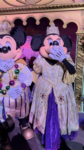 43K views · 2.1K reactions | Mickey & Minnie's Outfits are stunning! #mickey #minnie #disneyholidays | Chip and Company | Facebook