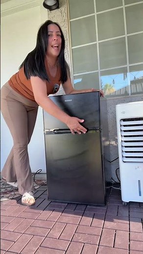 Aprovecha cada rincón con este práctico refrigerador de dos puertas