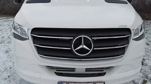 HYMER og Mercedes er smeltet sammen i denne autocamper, der forener de 2 tyske kvalitetsmærker. Du får en gennemført lækker vogn med smagfuldt design og funktionel indretning. Når du kører i den, føles det så let som en personbil takket være de 170 HK og 9-trins automatgearet. Camperen har forhjulstræk. Den er bygget på Hymers SLC-chassis. Den har dobbeltbund, hvor alle tunge installationer er placeret, hvilket giver den et lavere tyngdepunkt, så den ligger bedre på vejen. Den er fuldt vinteriso