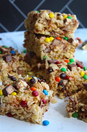 9.4K views · 31 reactions | Hands up if you never know what to do with leftover Halloween candy! ✋️ These customizable candy bars might be your new go-to recipe.  Easy, fun to make, and a perfect way to use up those sweet extras. https://www.harristeeter.com/r/halloween-candy-cereal-treat/bafdacf2-314d-48eb-b317-0402d672504d | Harris Teeter | Facebook