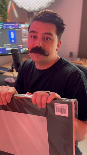 251K views · 3.5K reactions | I didn’t know glass and gaming go together this much ??? Follow our instagram Dannyandaly #instagrampartner #glass #glassmousepad #gamer #gaming #stream | Danny and Aly | Facebook