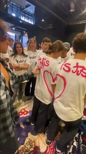 Artist Spray Paints on Couples Clothes 🔥 😲