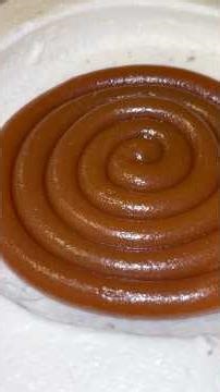 Cake with a little dragon made of fondant💜