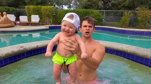 Six-month-old Zealand experiences swimming for the first time