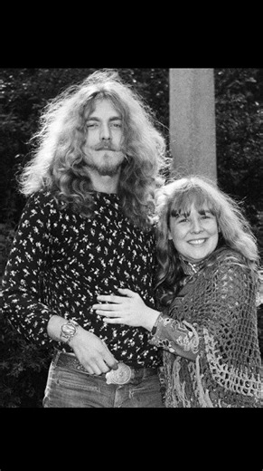IN MEMORY OF SANDY DENNY 💕Alexandra Elene MacLean Denny (January 1947 - 21 April 1978 ) was an English singer-songwriter who was lead singer of the British folk rock band Fairport Convention. She has been described as "the pre-eminent British folk rock singer". After briefly working with the Strawbs, Denny joined Fairport Convention in 1968, remaining with them until 1969. She formed the short-lived band Fotheringay in 1970, before focusing on a solo career. Between 1971 and 1977, Denny release