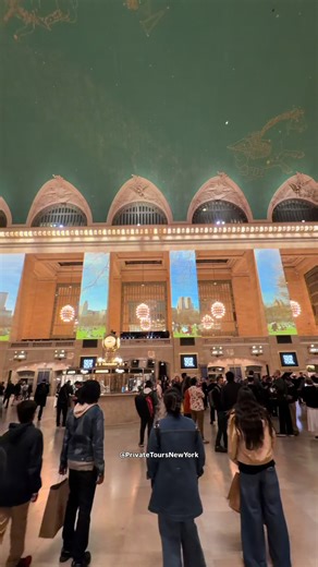 The exhibition “Dear New York” celebrates the city through letters, photos, and stories from New Yorkers. Over 300 artists and storytellers share what this city means to them — its beauty, chaos, and soul. 📍 Grand Central Terminal, Vanderbilt Hall 🗓️ On view October 6–19, 2025 — Free admission #PrivateToursNewYork #DearNewYork #GrandCentralTerminal #NYCArt #PublicArt