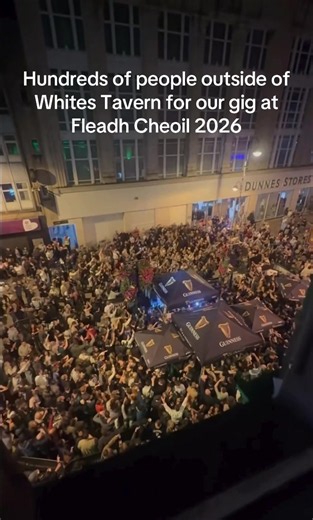 Fleadh Cheoil 2026 Belfast gig — Hundreds outside White's Tavern