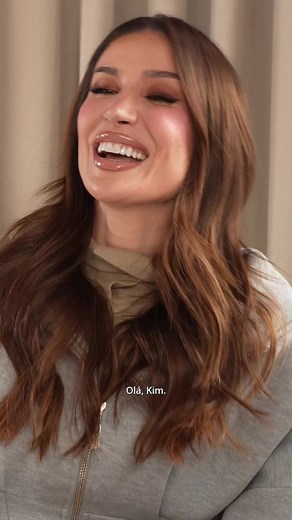 esse foi o momento mais desafiador que vivi nesses 14 anos de internet e ao mesmo tempo, um dos meus maiores sonhos realizados. entrevistar a Kim Kardashian, Sarag Paulson, Naomi Watts e Niecy Nash foi um daqueles momentos que você nem acredita que é real. Ainda estou em choque (e rouca de nervoso). Obrigada, @Disney Brasil e toda a minha equipe por acreditarem em mim e tornarem isso possível. E nunca se esqueçam, SONHOS SE REALIZAM! #TudoÉJusto já disponível no Disney Plus