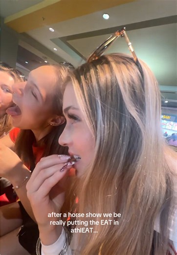 gotta hit chick fa la lalala 🍽️🍽️ #dressage #equestrian #wellington #eat #athlete