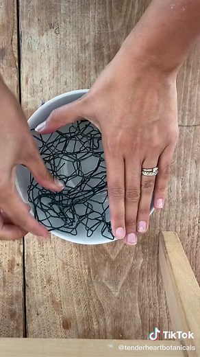 DIY Wedding Centerpiece #diyweddingflowers #diywedding #floristsoftiktok #backyardwedding #weddingcenterpieces