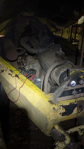 Hydrovane rotary vane trailer air compressor starting and testing it has Ford 2711E Dorset engine